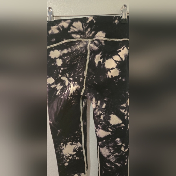 Good American Essentials Tie Dye Seamless Leggings Size 3/4 - Picture 4 of 8